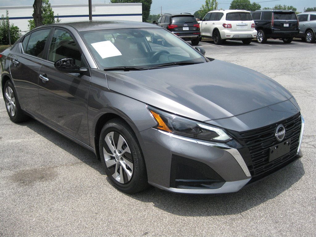 2025 Nissan Altima - $19,750
