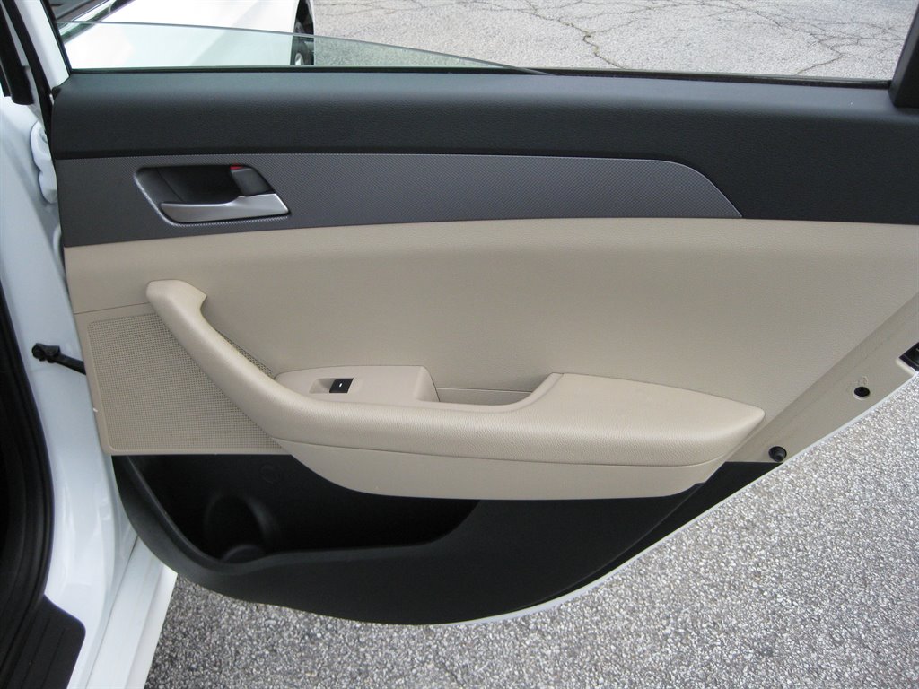 2018 Hyundai Sonata - $9,500