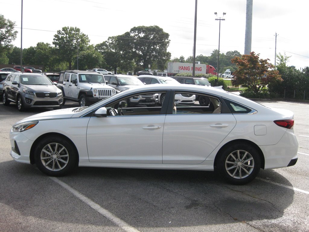 2018 Hyundai Sonata - $9,500