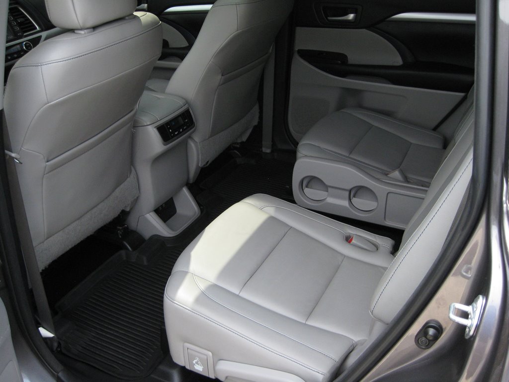 2017 Toyota Highlander - $18,975
