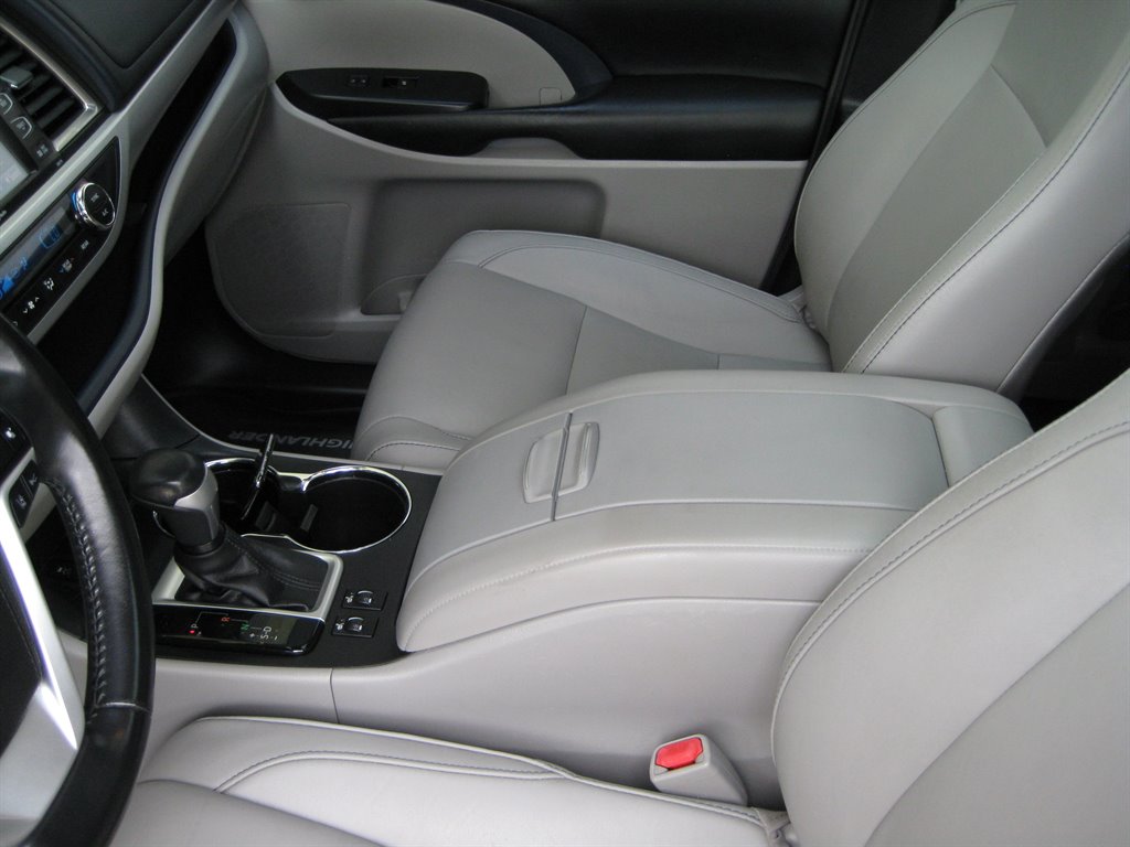 2017 Toyota Highlander - $18,975