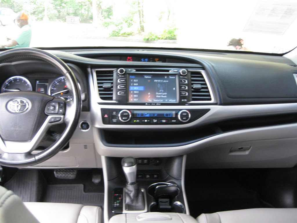 2017 Toyota Highlander - $18,975