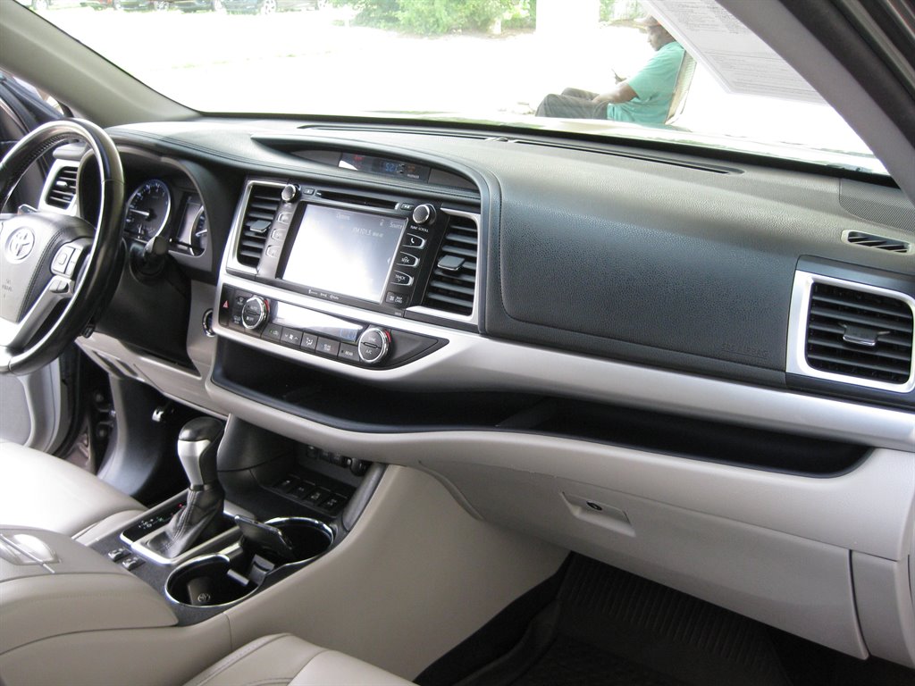 2017 Toyota Highlander - $18,975