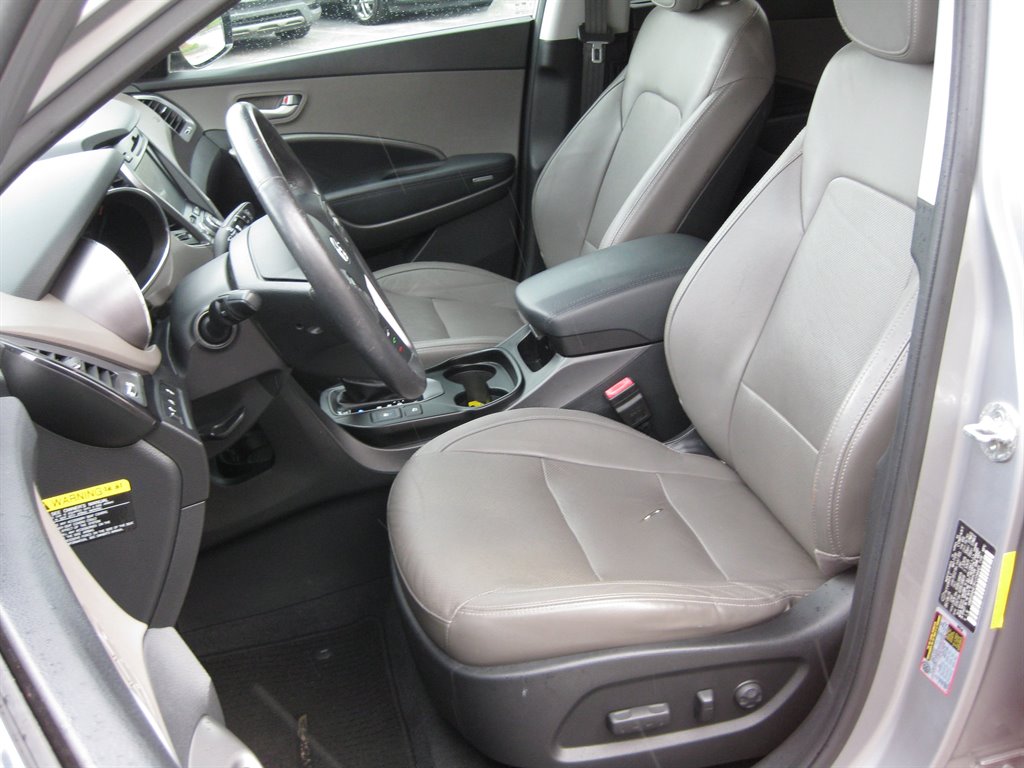 2015 Hyundai Santa FE - $8,950