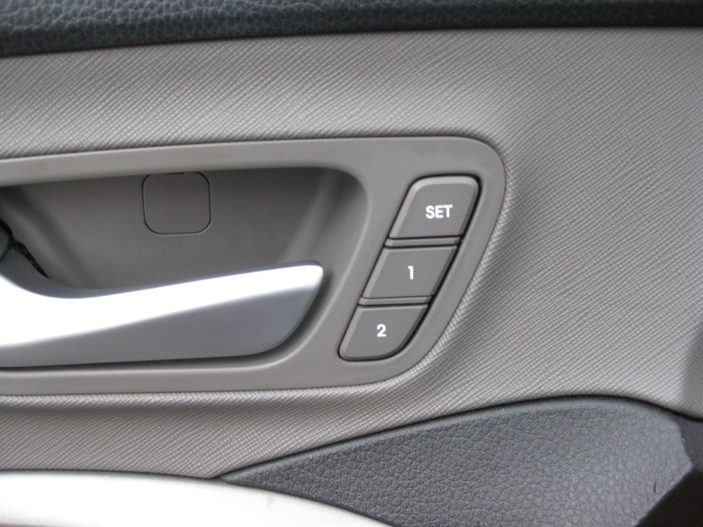 2015 Hyundai Santa FE - $8,950