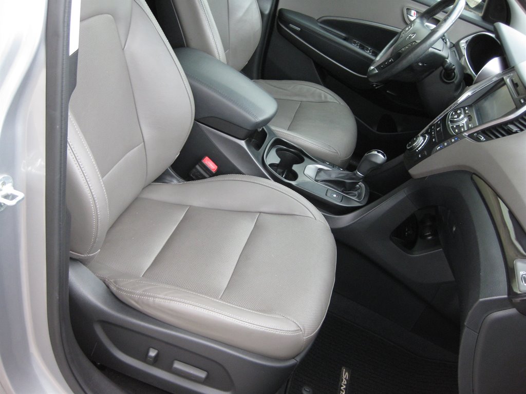 2015 Hyundai Santa FE - $8,950