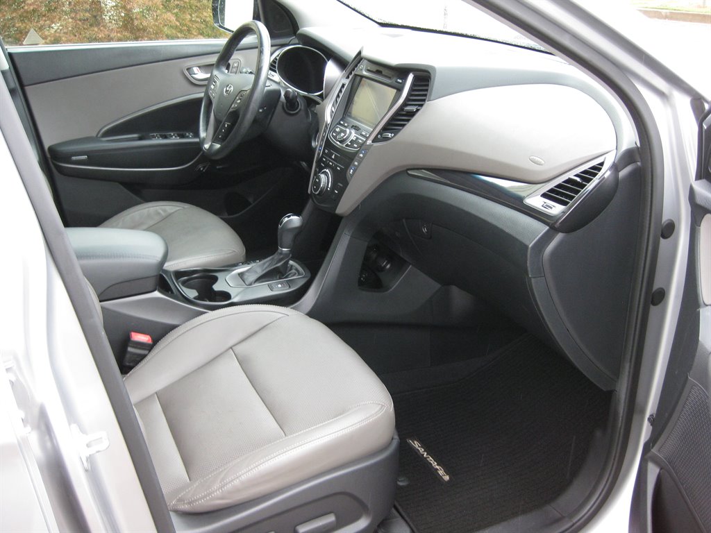 2015 Hyundai Santa FE - $8,950
