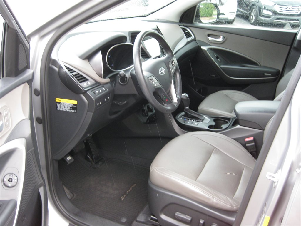 2015 Hyundai Santa FE - $8,950