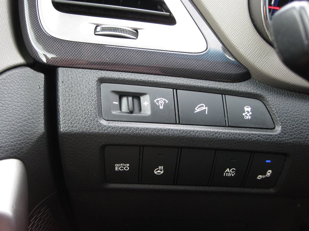 2015 Hyundai Santa FE - $8,950