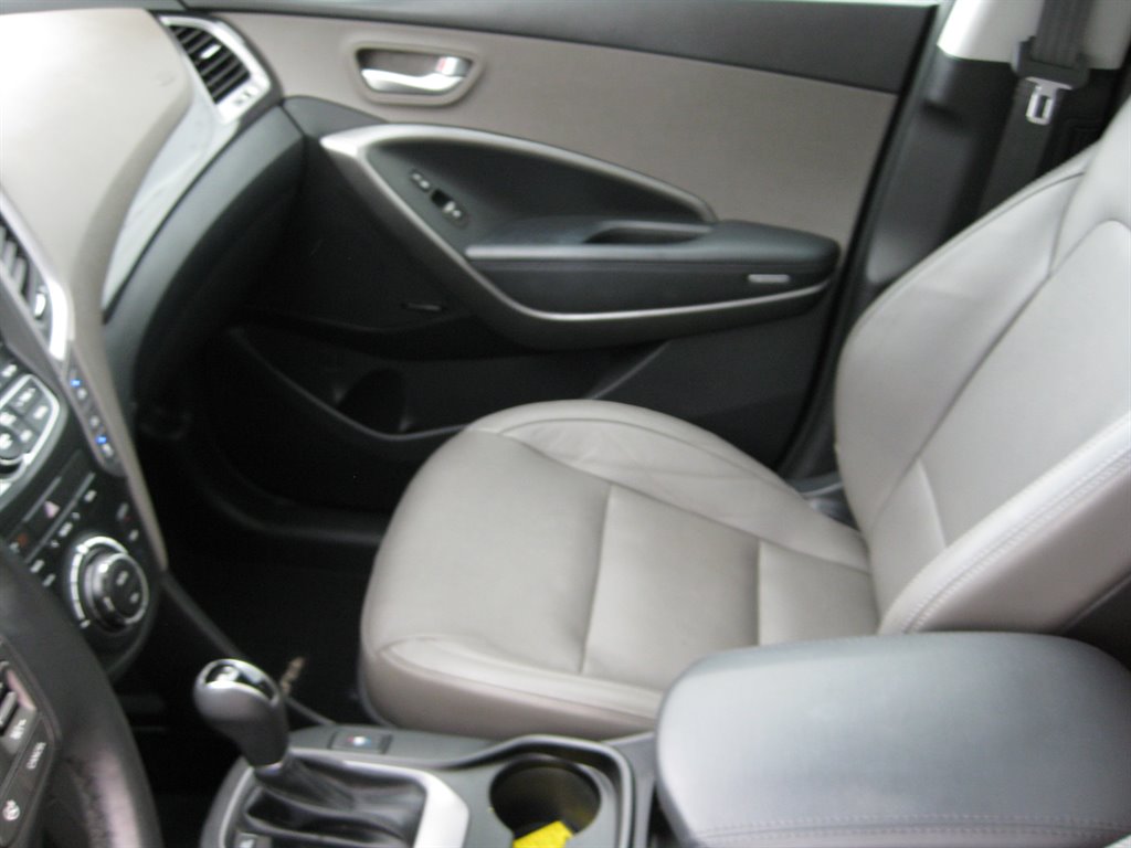 2015 Hyundai Santa FE - $8,950