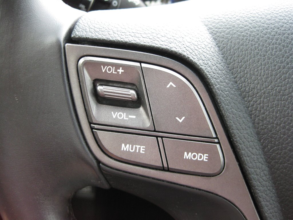 2015 Hyundai Santa FE - $8,950