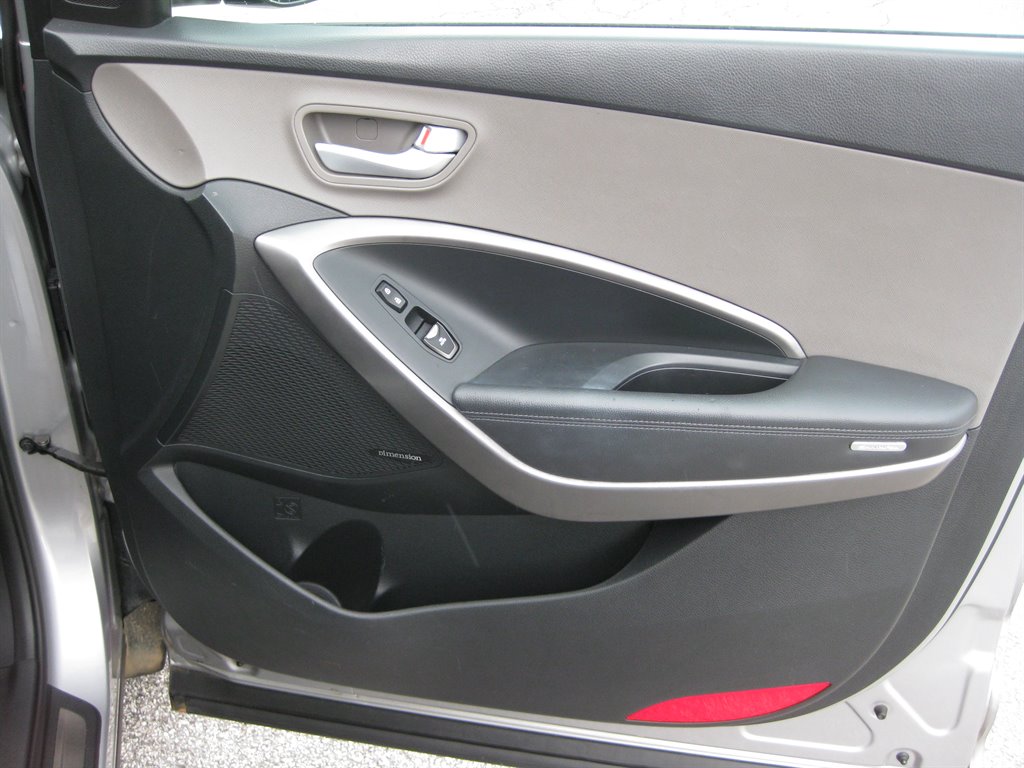 2015 Hyundai Santa FE - $8,950