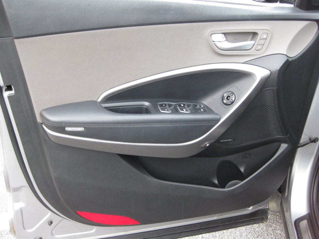 2015 Hyundai Santa FE - $8,950