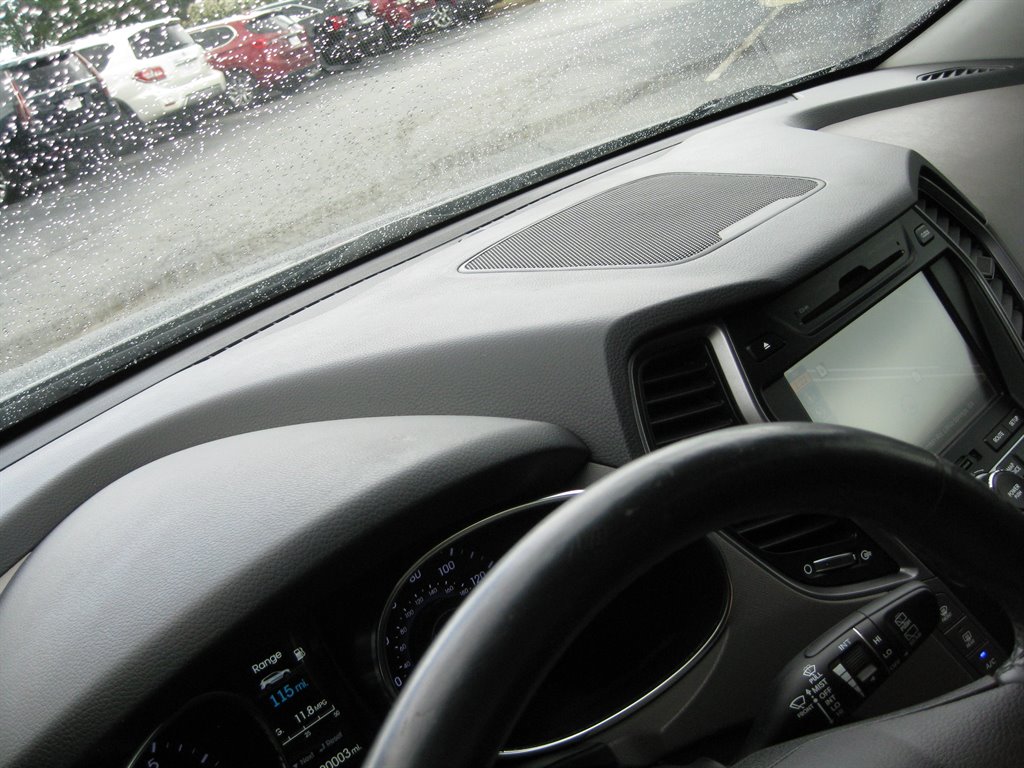 2015 Hyundai Santa FE - $8,950