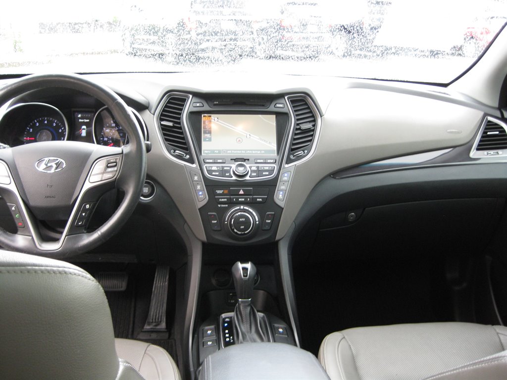 2015 Hyundai Santa FE - $8,950