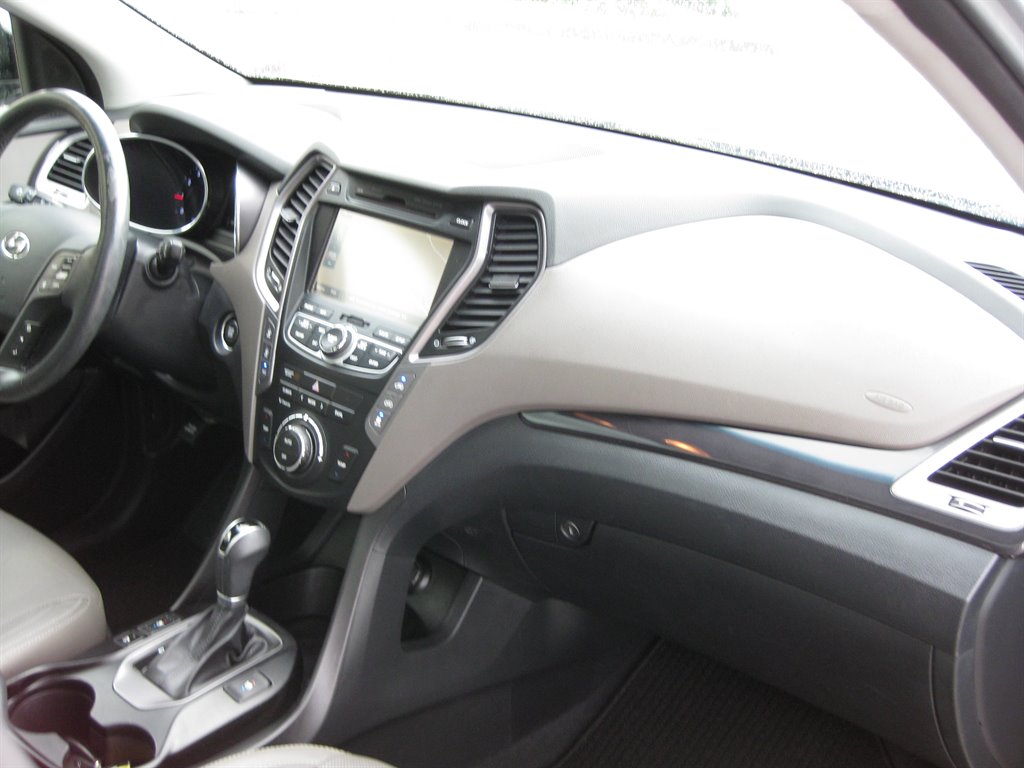 2015 Hyundai Santa FE - $8,950