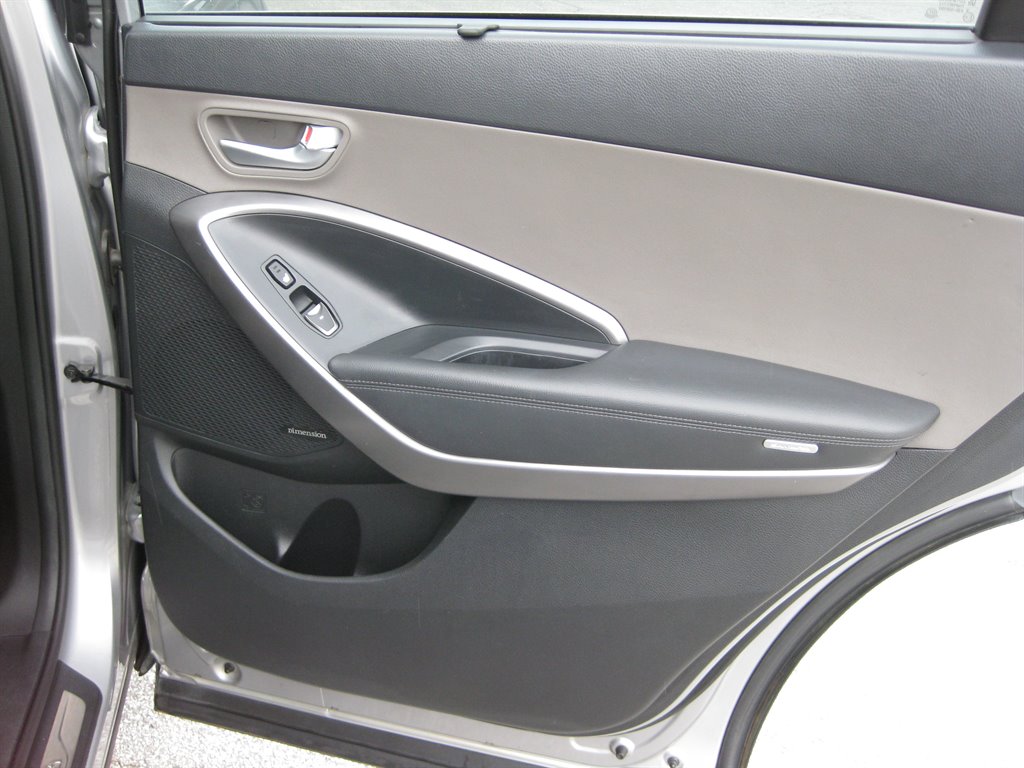 2015 Hyundai Santa FE - $8,950