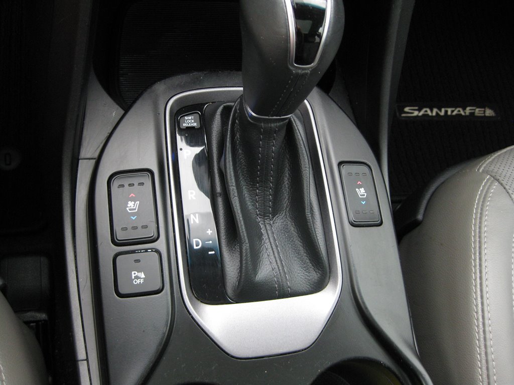 2015 Hyundai Santa FE - $8,950