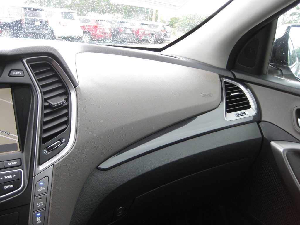 2015 Hyundai Santa FE - $8,950