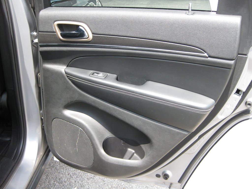2015 Jeep Cherokee - $9,500