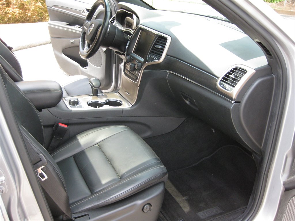 2015 Jeep Cherokee - $9,500