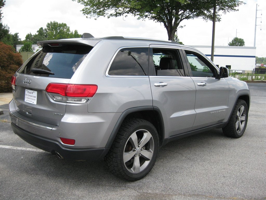 2015 Jeep Cherokee - $9,500