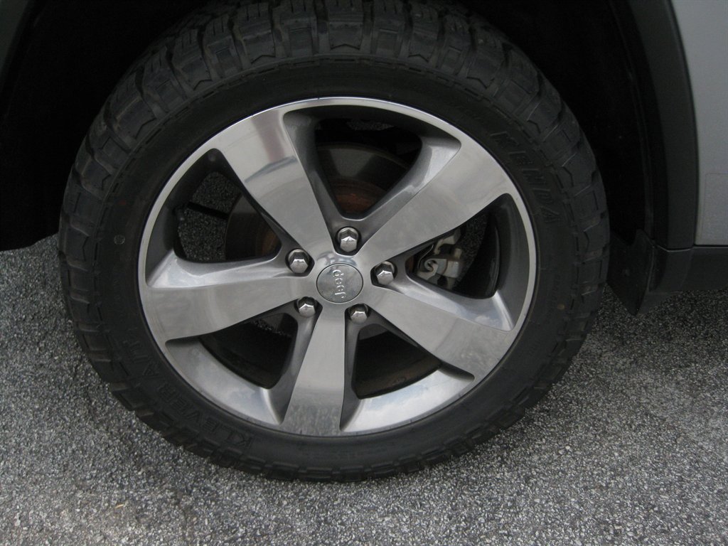 2015 Jeep Cherokee - $9,500