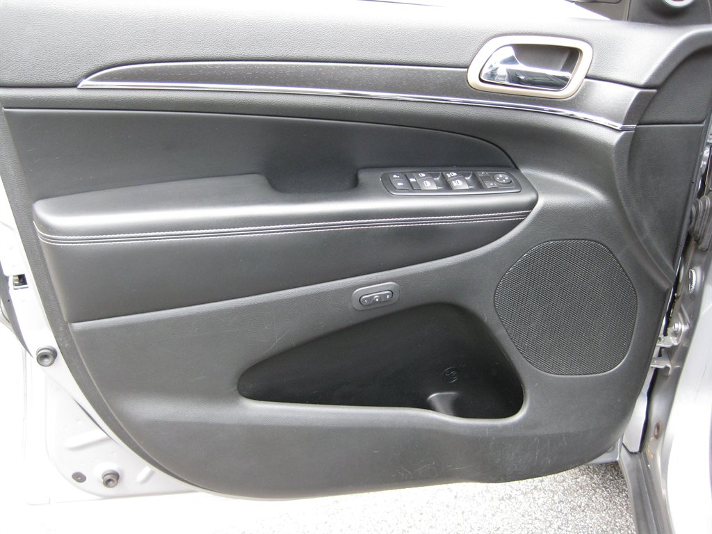 2015 Jeep Cherokee - $9,500