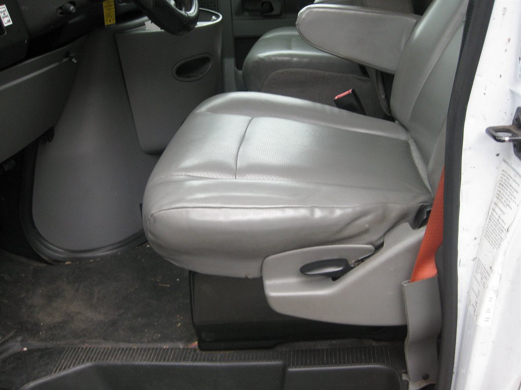 2017 Ford E-350 - $10,500