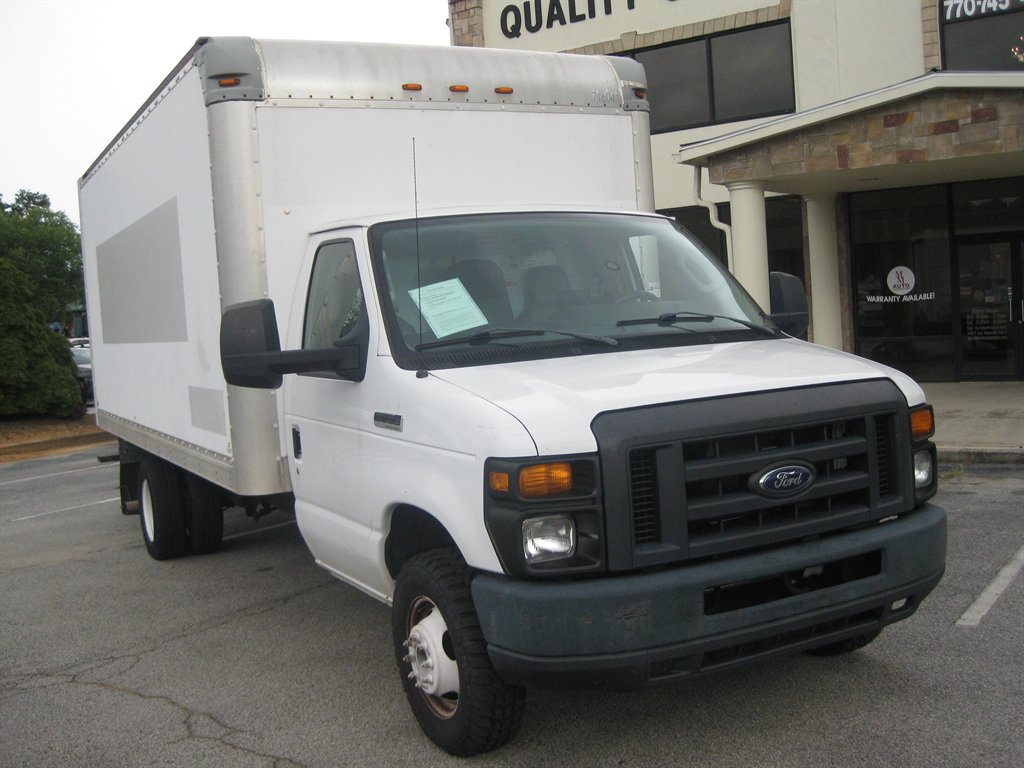 2017 Ford E-350 - $10,500