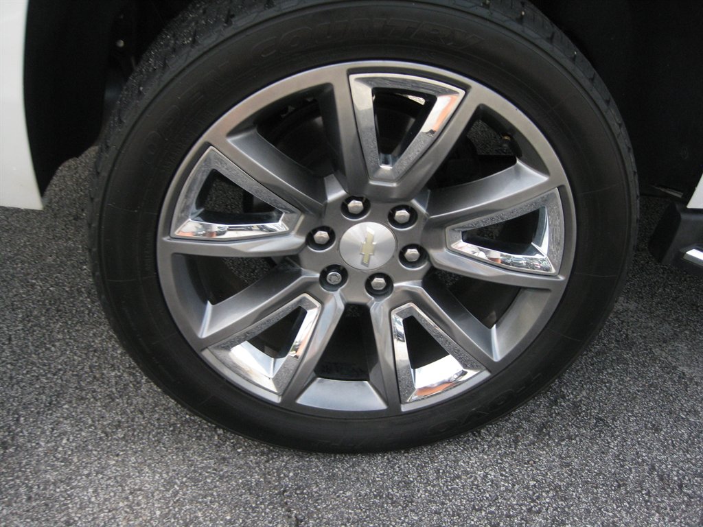 2019 Chevrolet Tahoe - $25,500