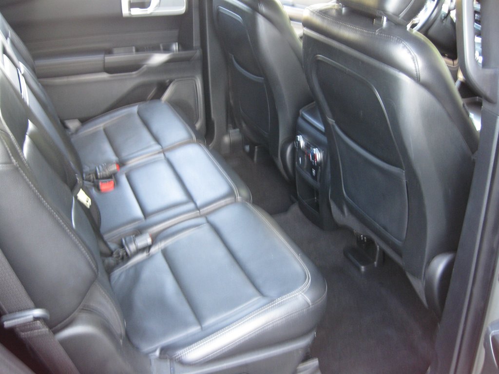 2020 Ford Explorer - $18,500