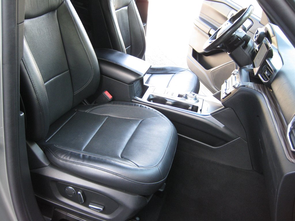 2020 Ford Explorer - $18,500