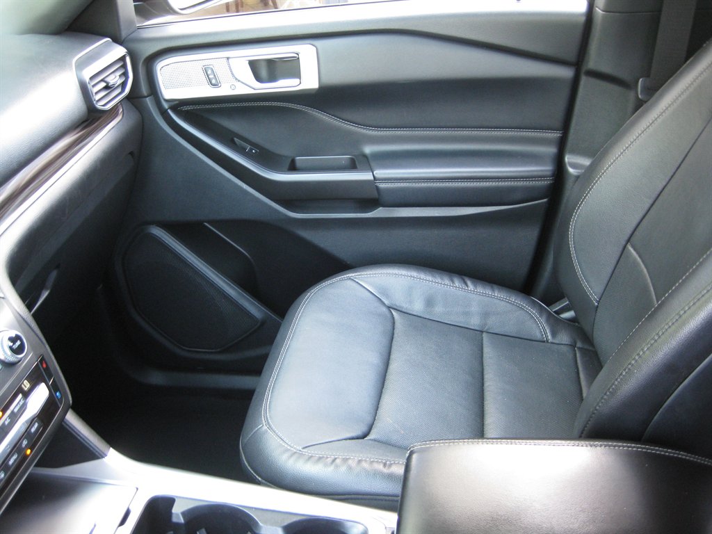 2020 Ford Explorer - $18,500