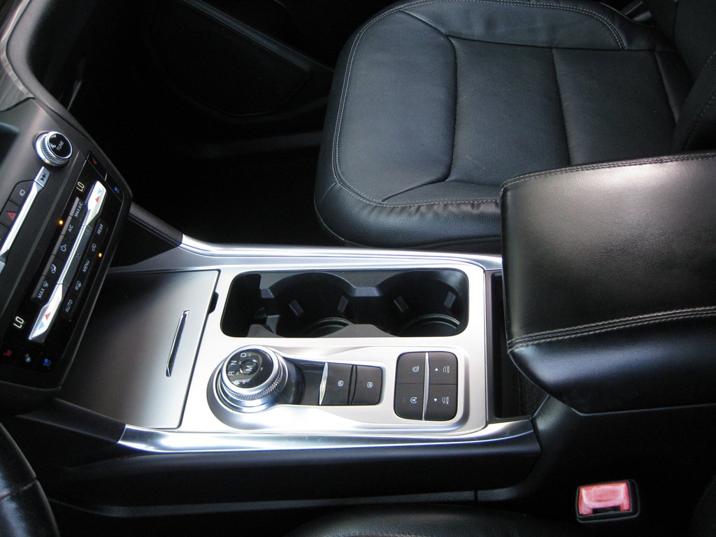 2020 Ford Explorer - $18,500