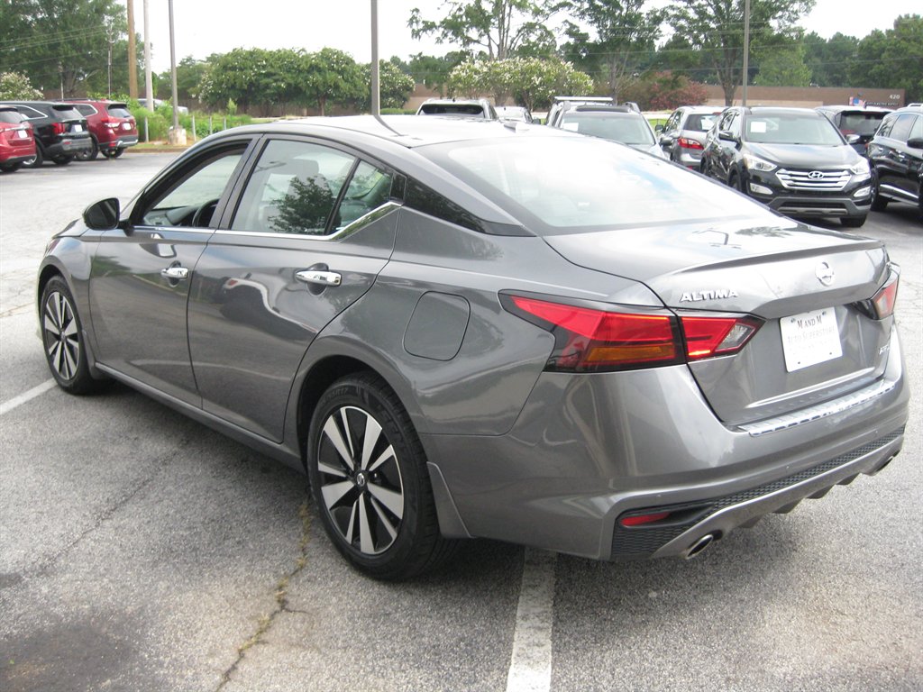 2019 Nissan Altima - $12,001
