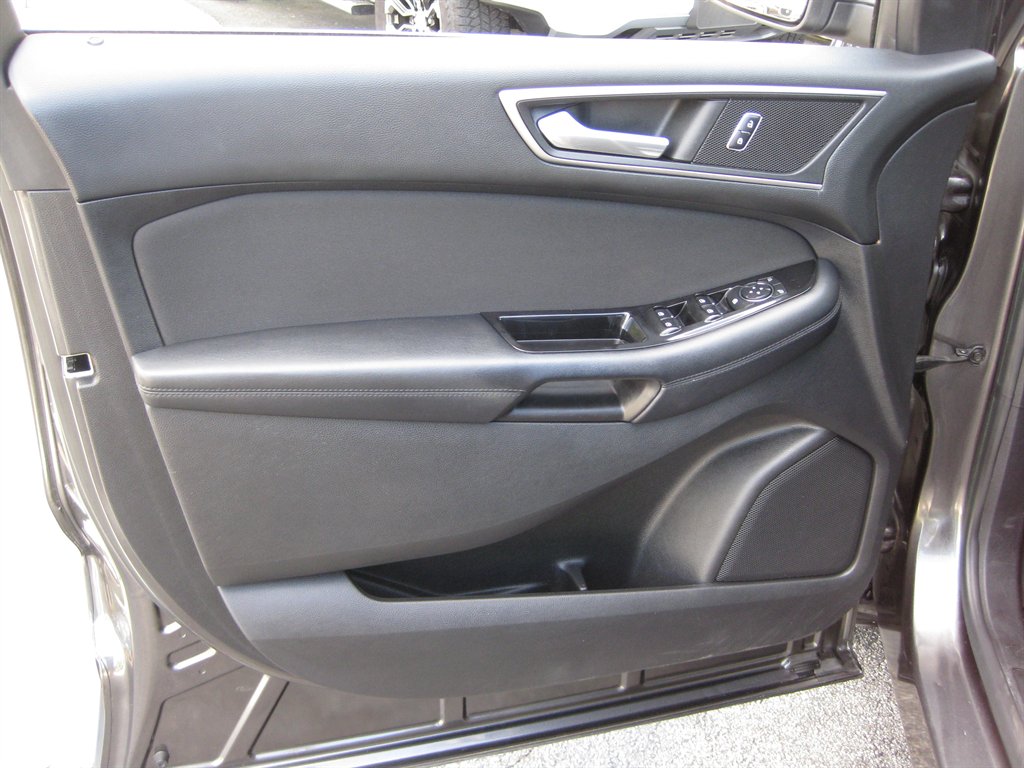 2016 Ford Edge - $11,500