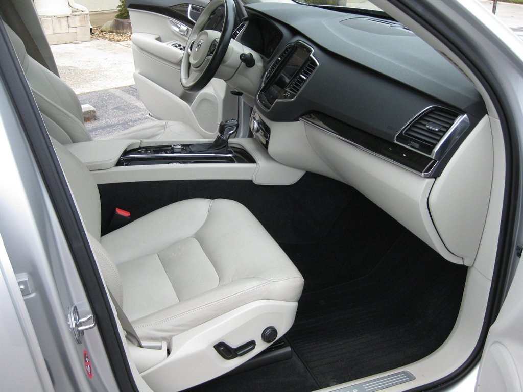 2018 Volvo XC90 - $13,001