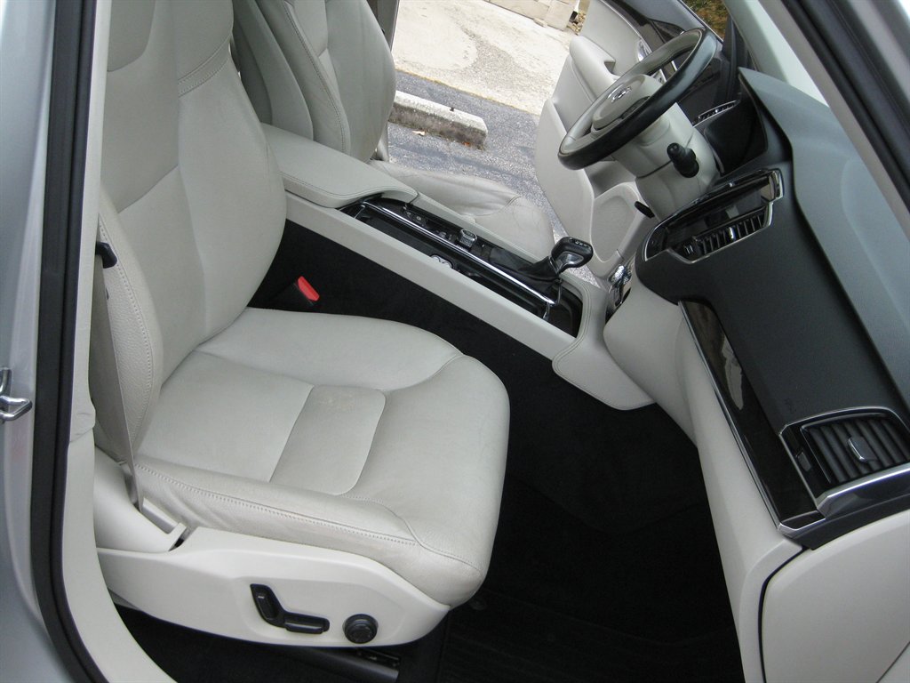 2018 Volvo XC90 - $13,001