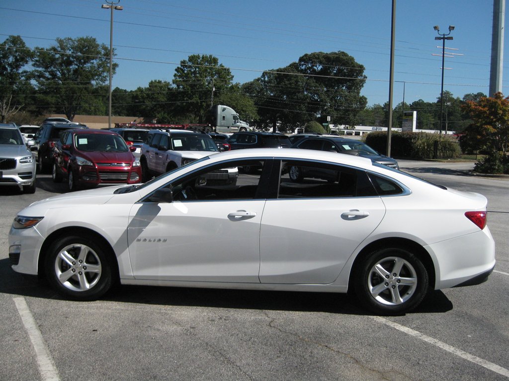 2019 Chevrolet Malibu - $11,500