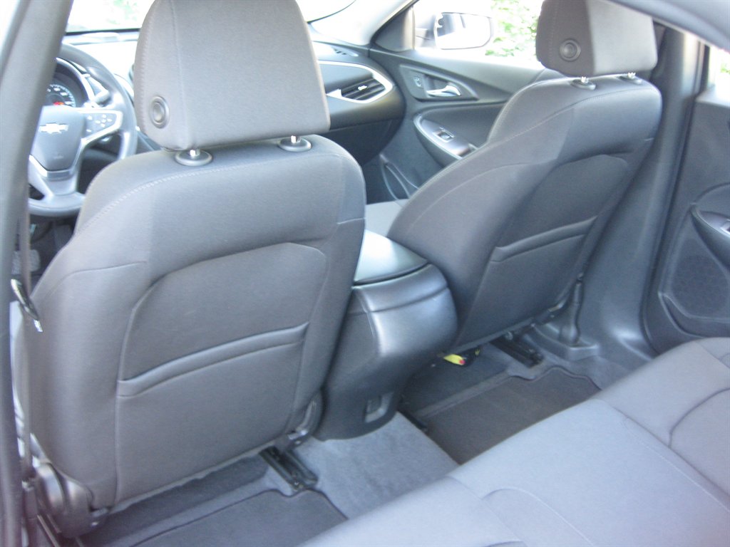 2019 Chevrolet Malibu - $11,500