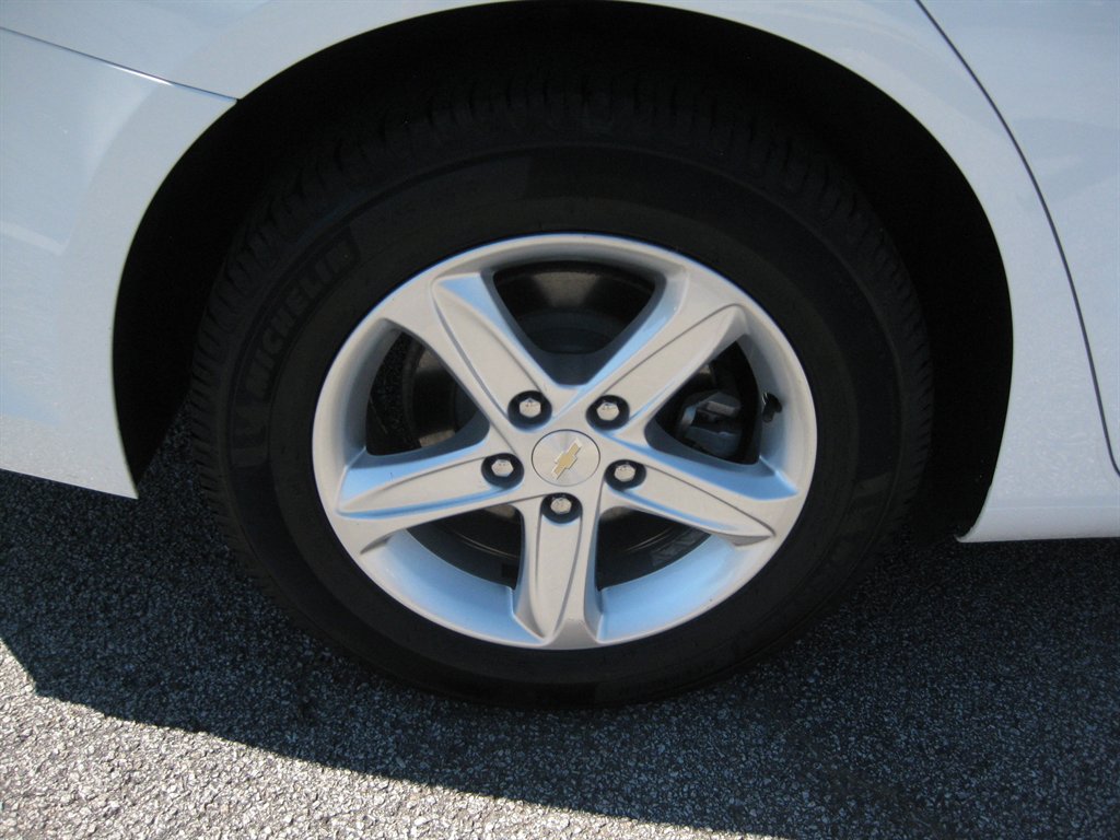 2019 Chevrolet Malibu - $11,500