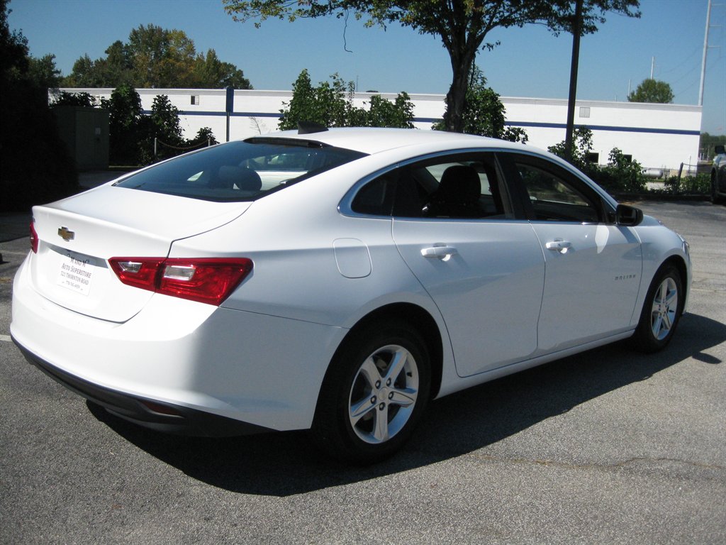 2019 Chevrolet Malibu - $11,500