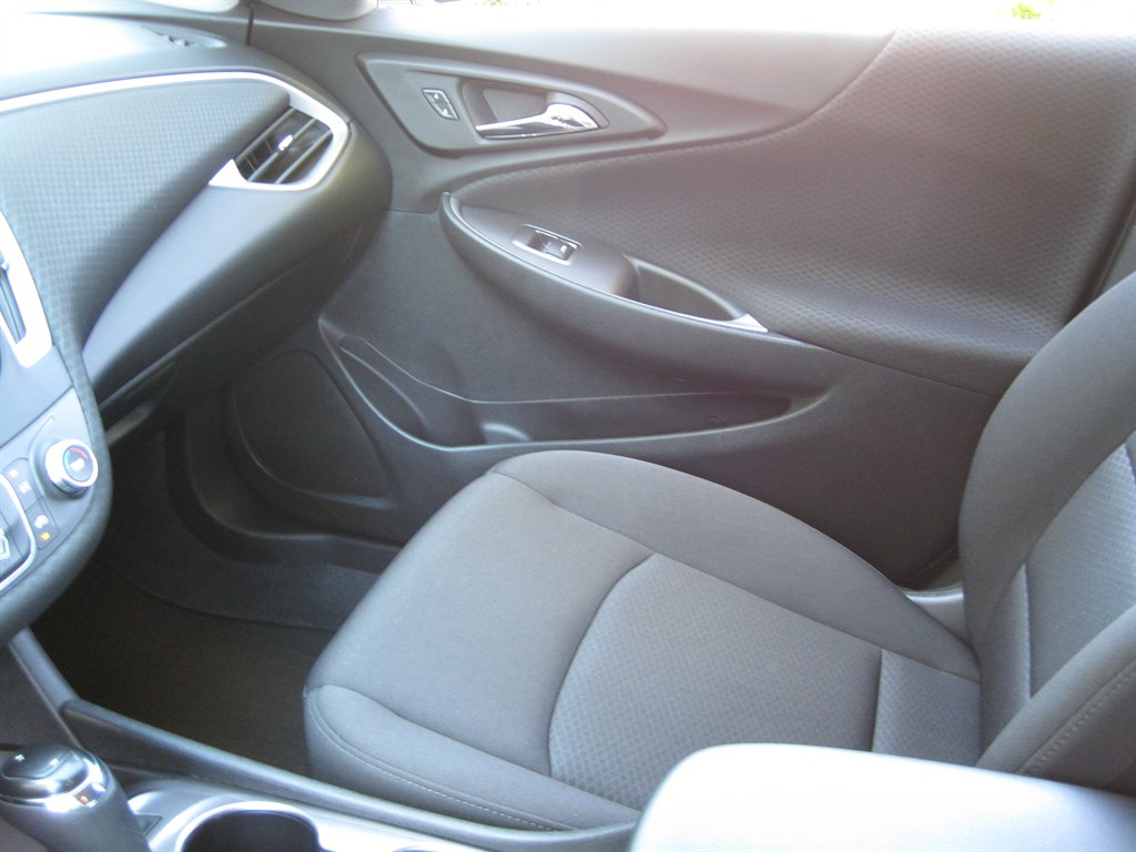 2019 Chevrolet Malibu - $11,500