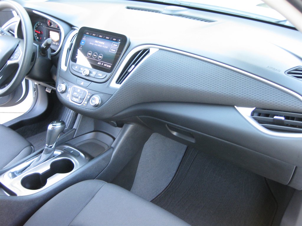 2019 Chevrolet Malibu - $11,500