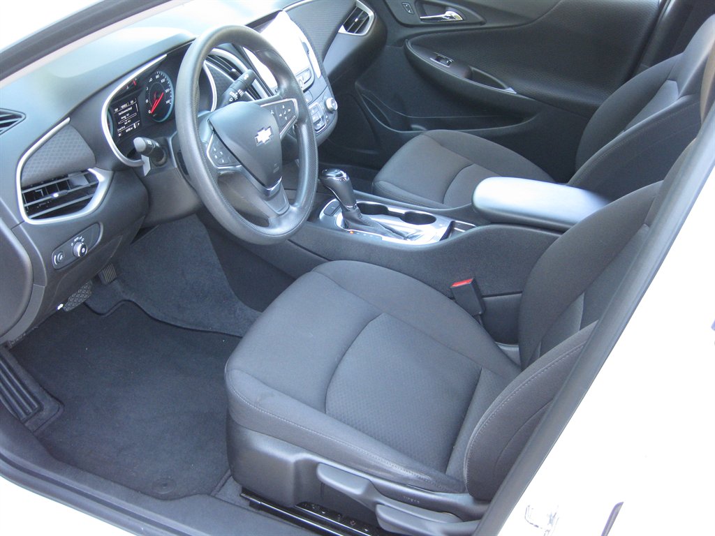 2019 Chevrolet Malibu - $11,500