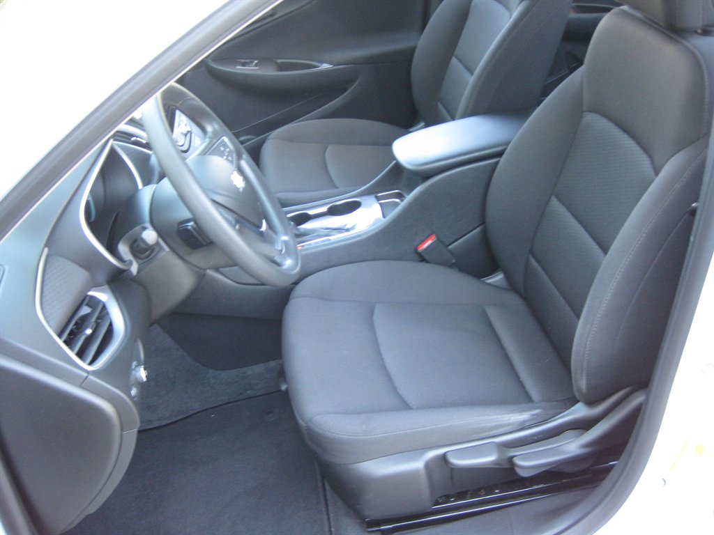 2019 Chevrolet Malibu - $11,500