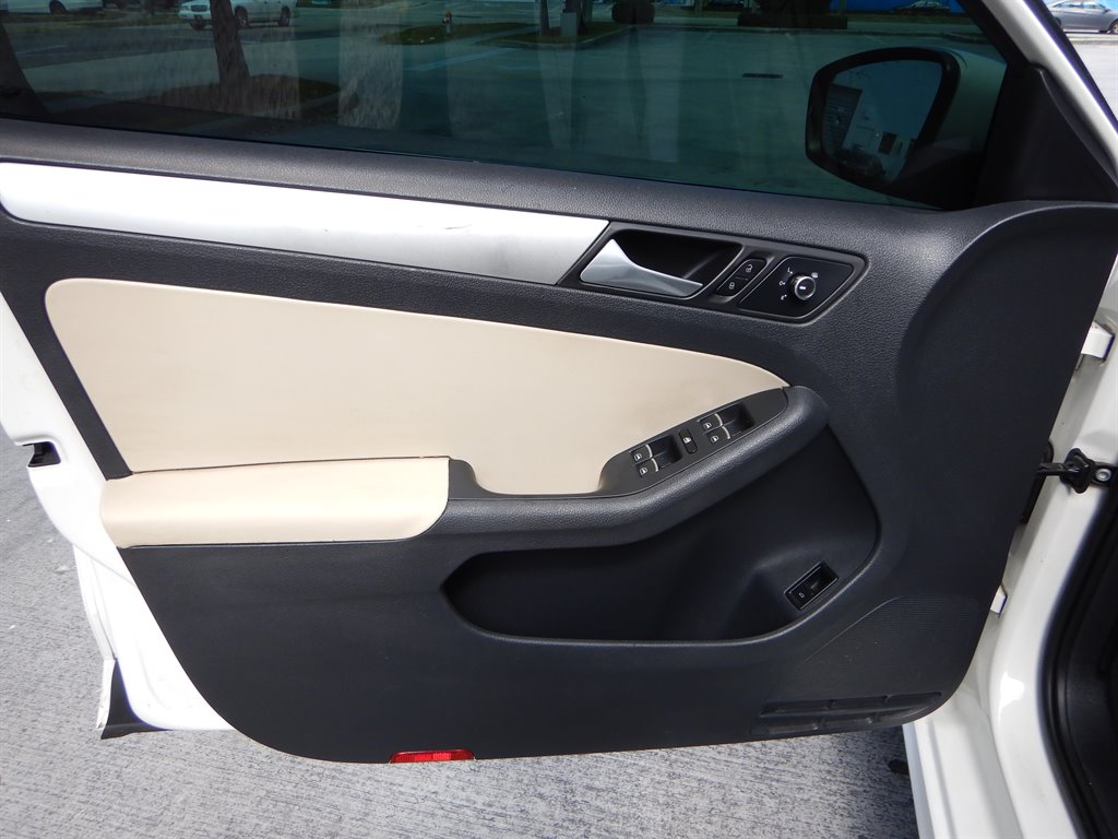 2013 Volkswagen Jetta SE photo