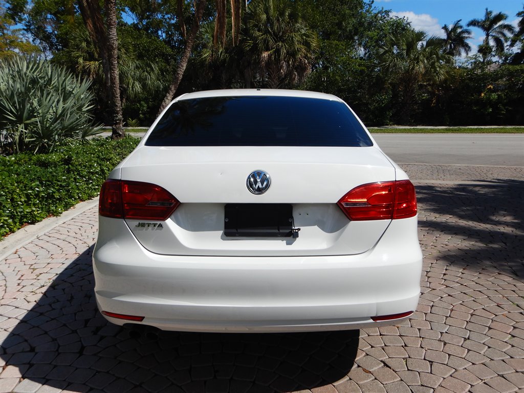 2012 Volkswagen Jetta - $4,600