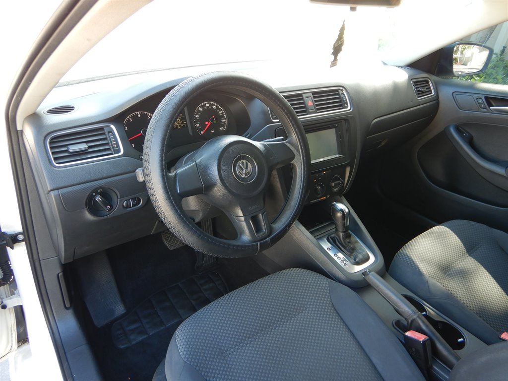 2012 Volkswagen Jetta - $4,600